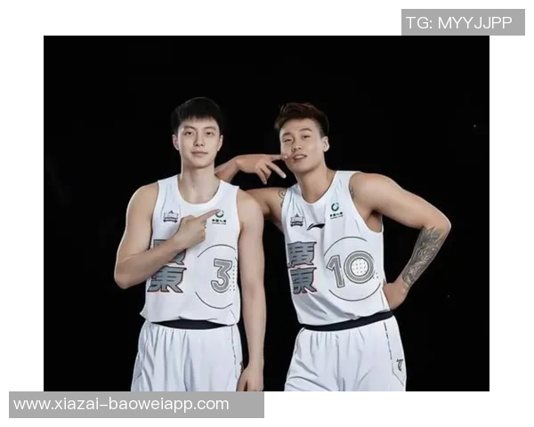 中国男篮世预赛集训名单公布周琦赵睿领衔胡明轩曾凡博入选 中国男篮世预赛集训名单公布周琦赵睿领衔胡明轩曾凡博入选