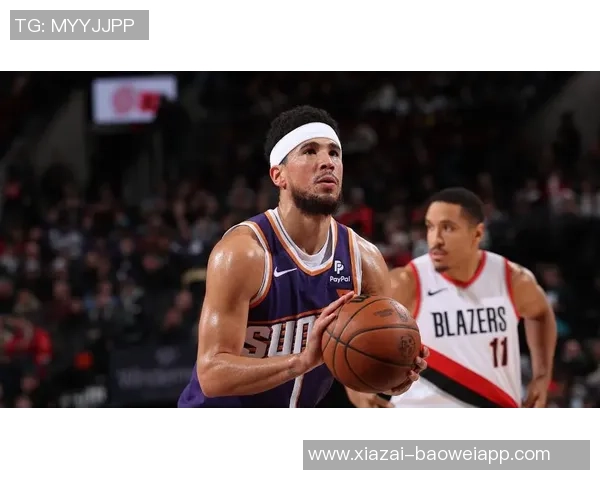 布克半场表现平平18分钟仅得10分3篮板6助攻正负值惨淡11